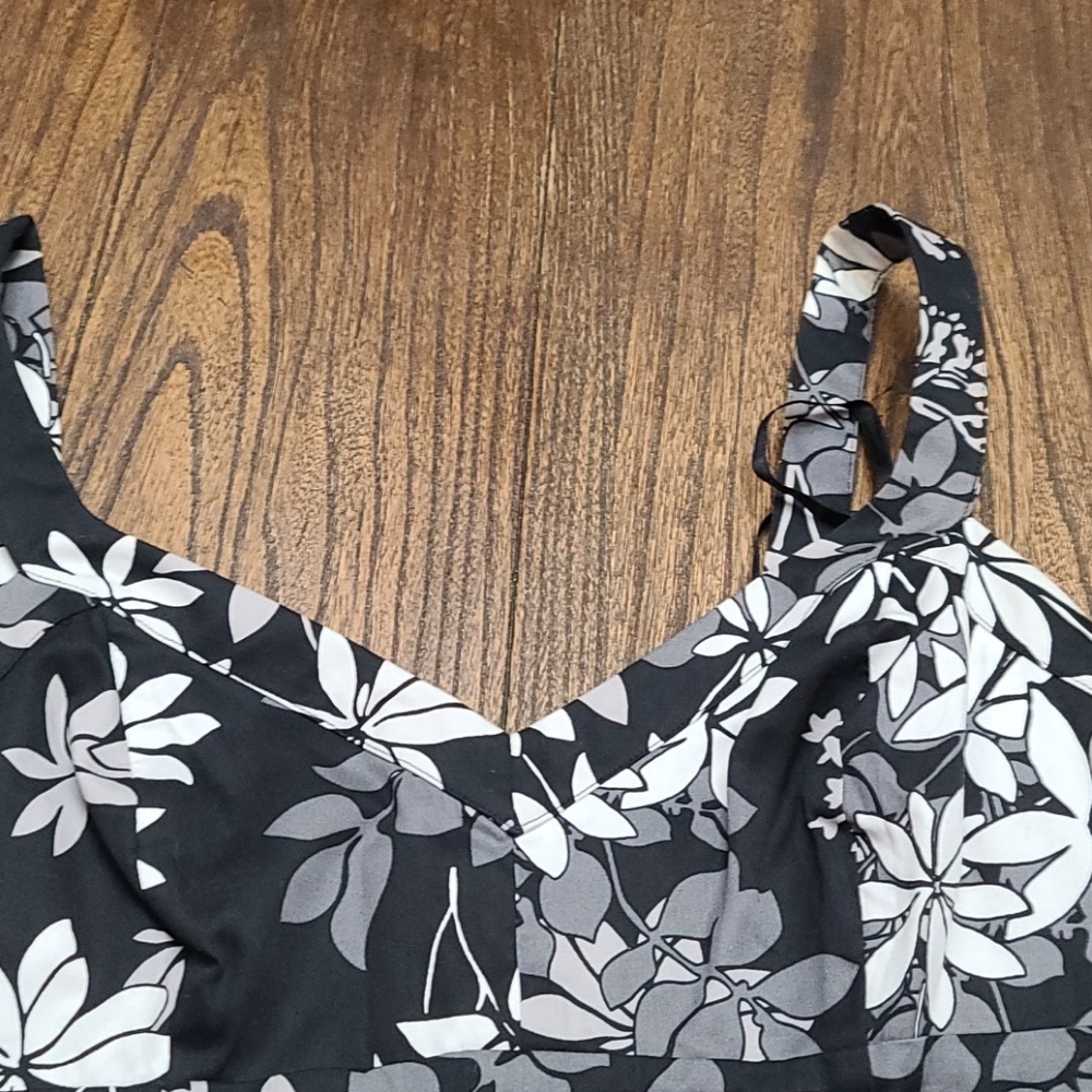 Dress - Picture 4 of 4